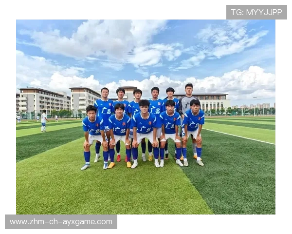 足球俱乐部在青训中推广责任保险与健康档案制度，足球青训机构管理制度